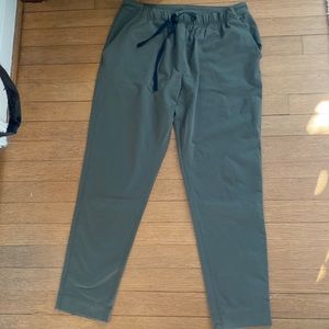 Lululemon On the Fly crop pant